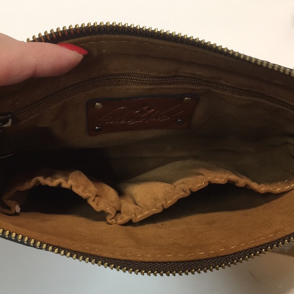 NWT💄 Patricia Nash Gold Wristlet - Picture 5 of 13